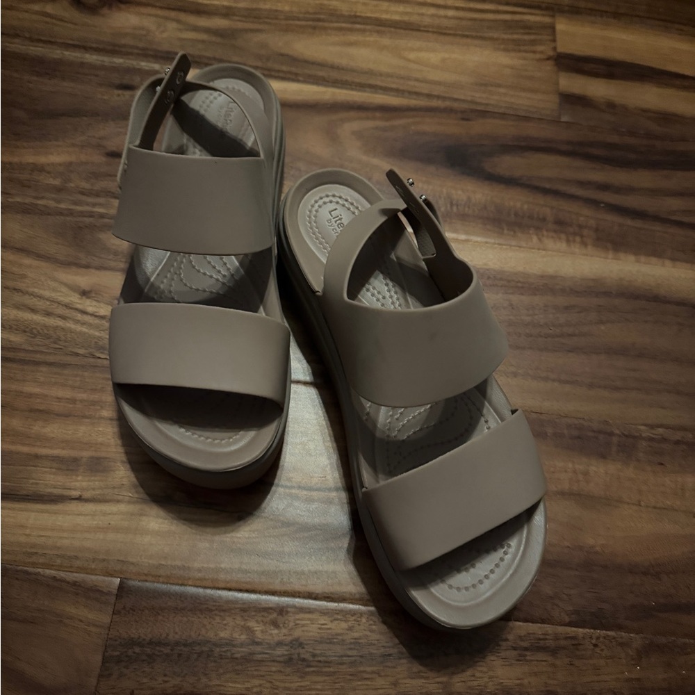 CROCS Women's Platform Sandals - Taupe
